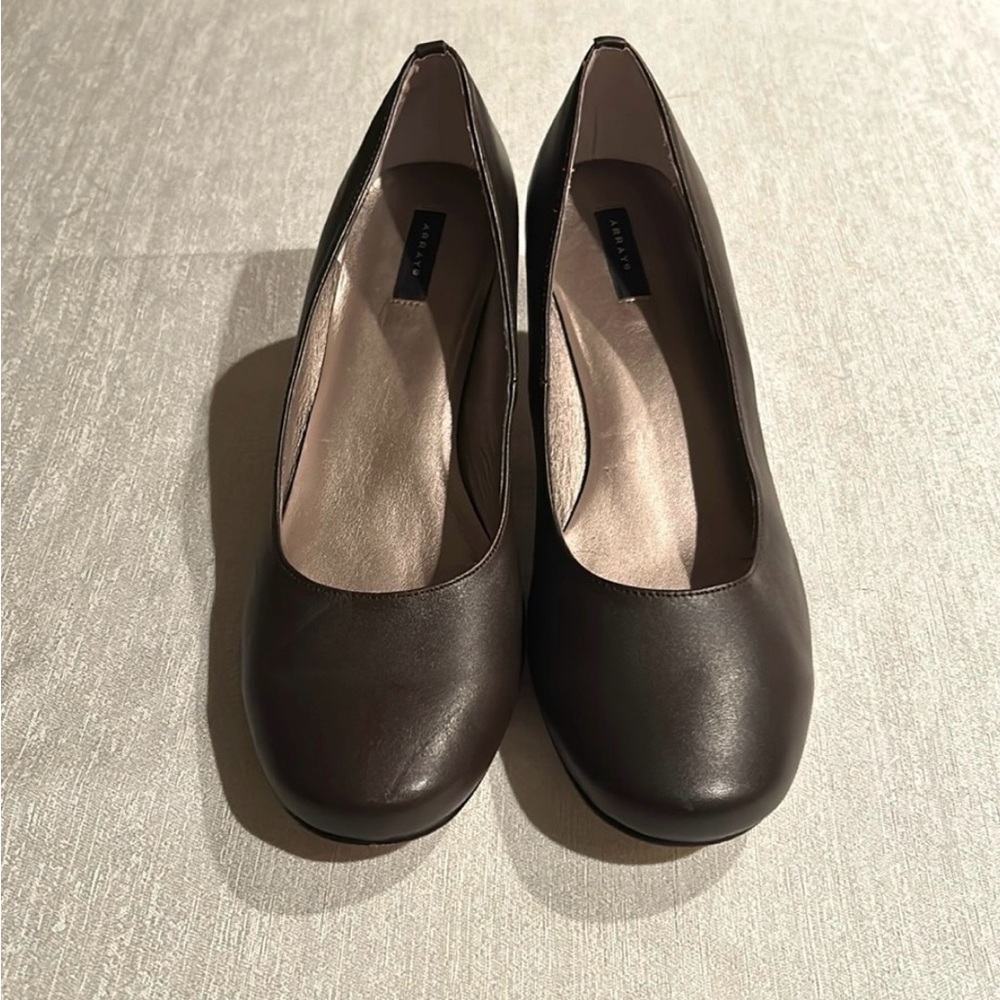 Array Flatter Dark Gray Leather Round Toe Pumps - image 1